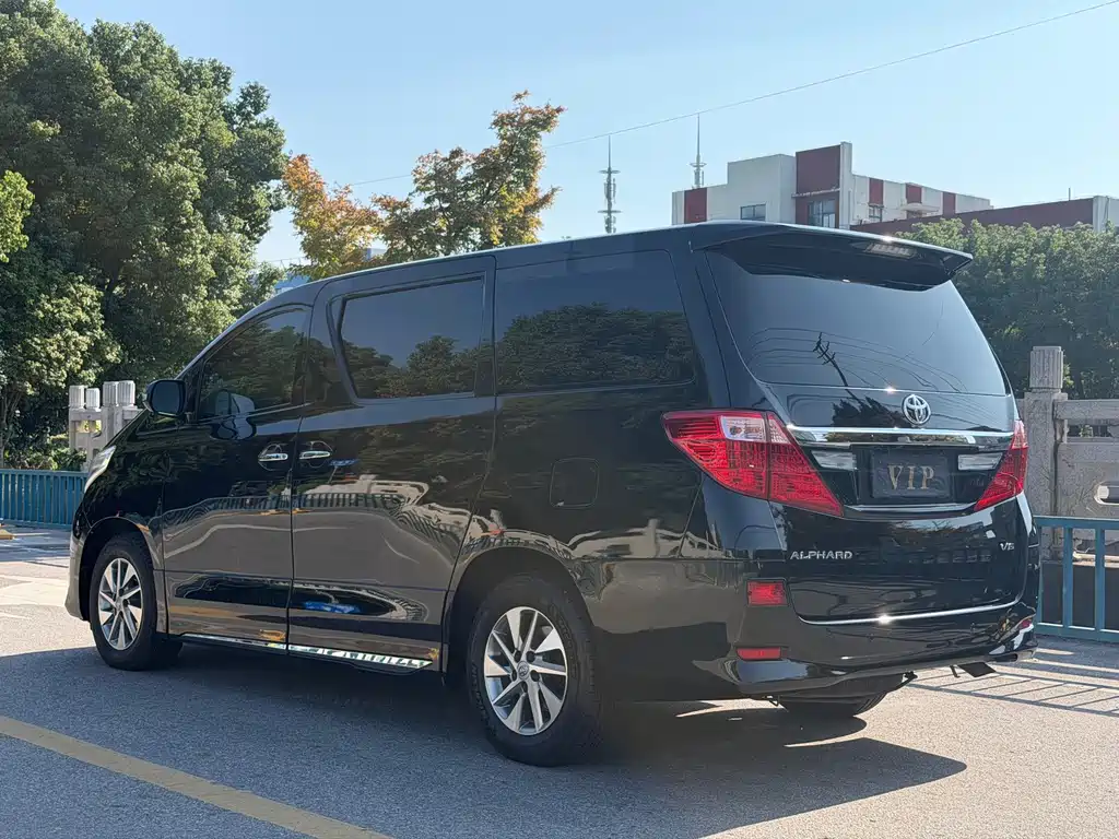 Toyota Alphard — миниатюра 23