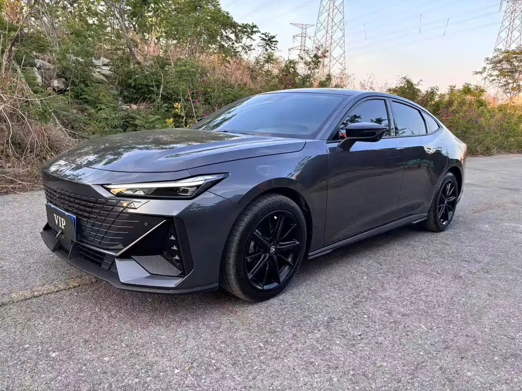 2023 Changan UNI-V - zdjęcie 1 z 9