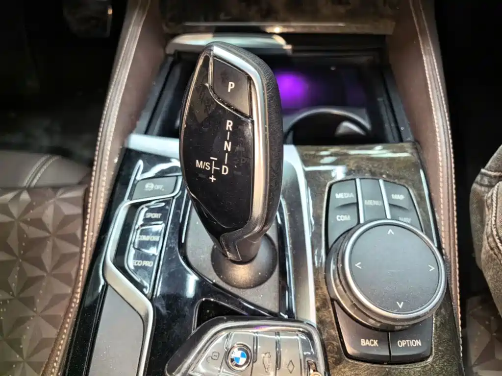 BMW 5 Series — миниатюра 14