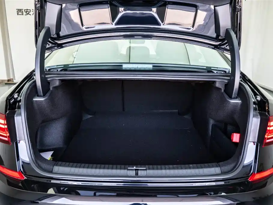 Volkswagen Passat 2026 380TSI