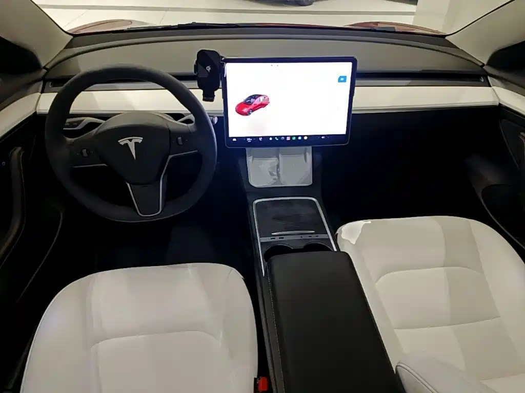 Tesla Model 3 — миниатюра 10