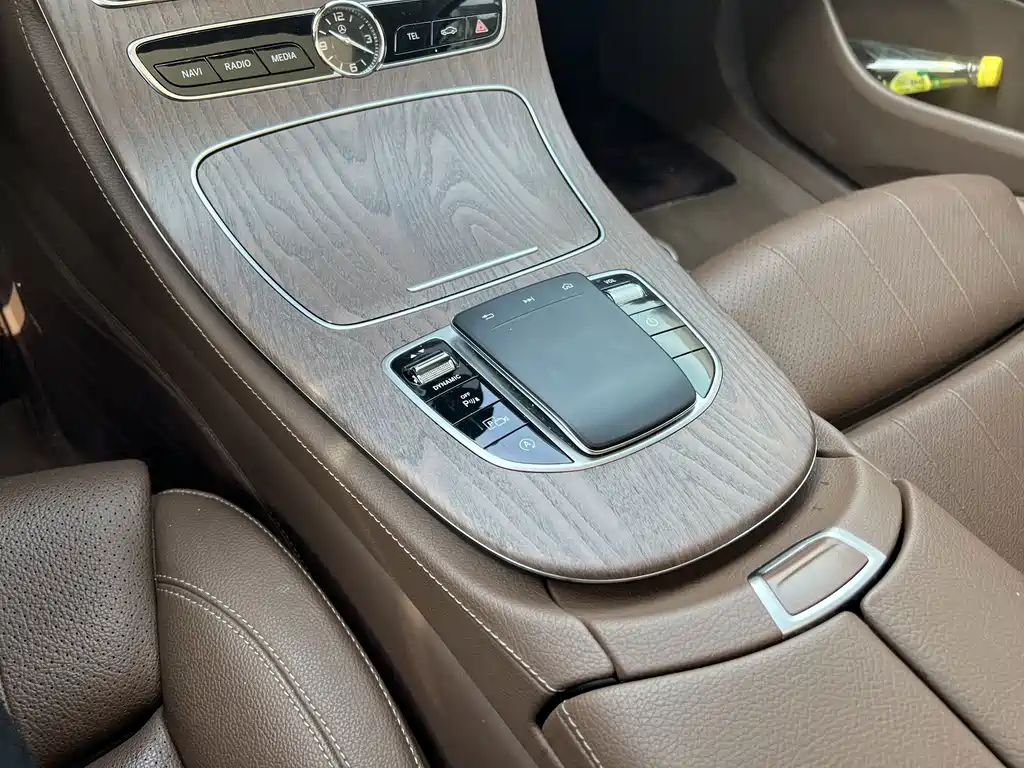 Mercedes-Benz E-Class — миниатюра 5