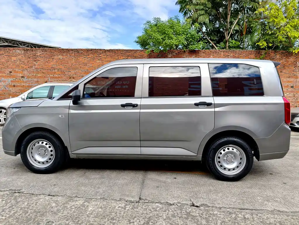 Wuling Hongguang PLUS — миниатюра 7