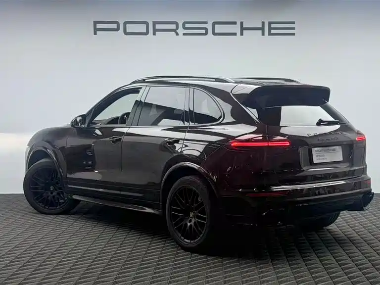 Porsche Cayenne — миниатюра 6