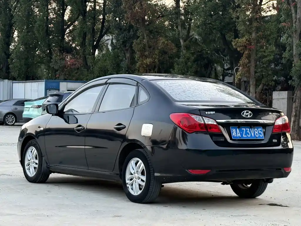 Hyundai Elantra — миниатюра 9