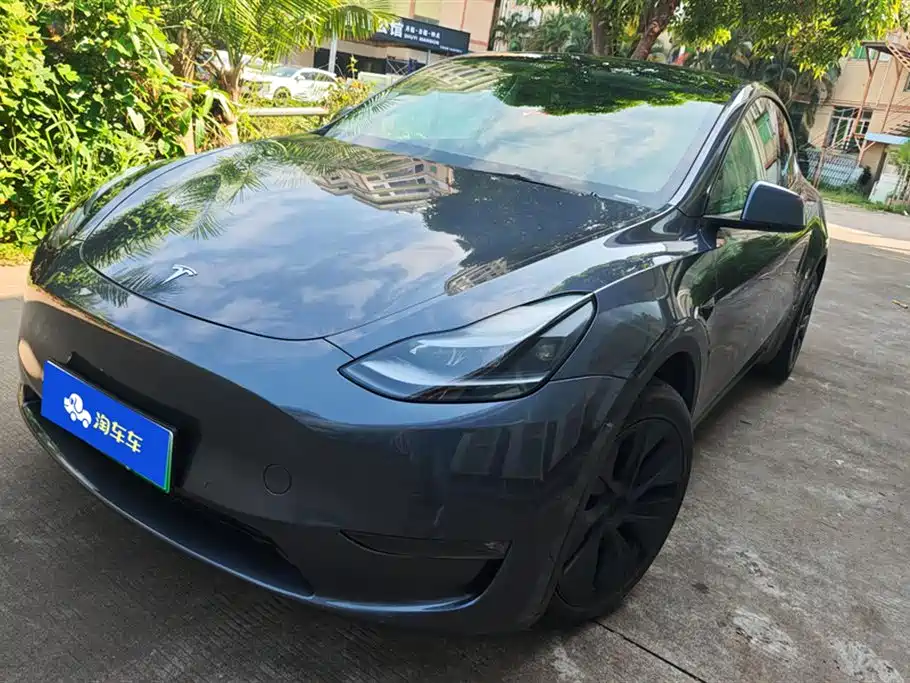 Tesla Model Y 2024