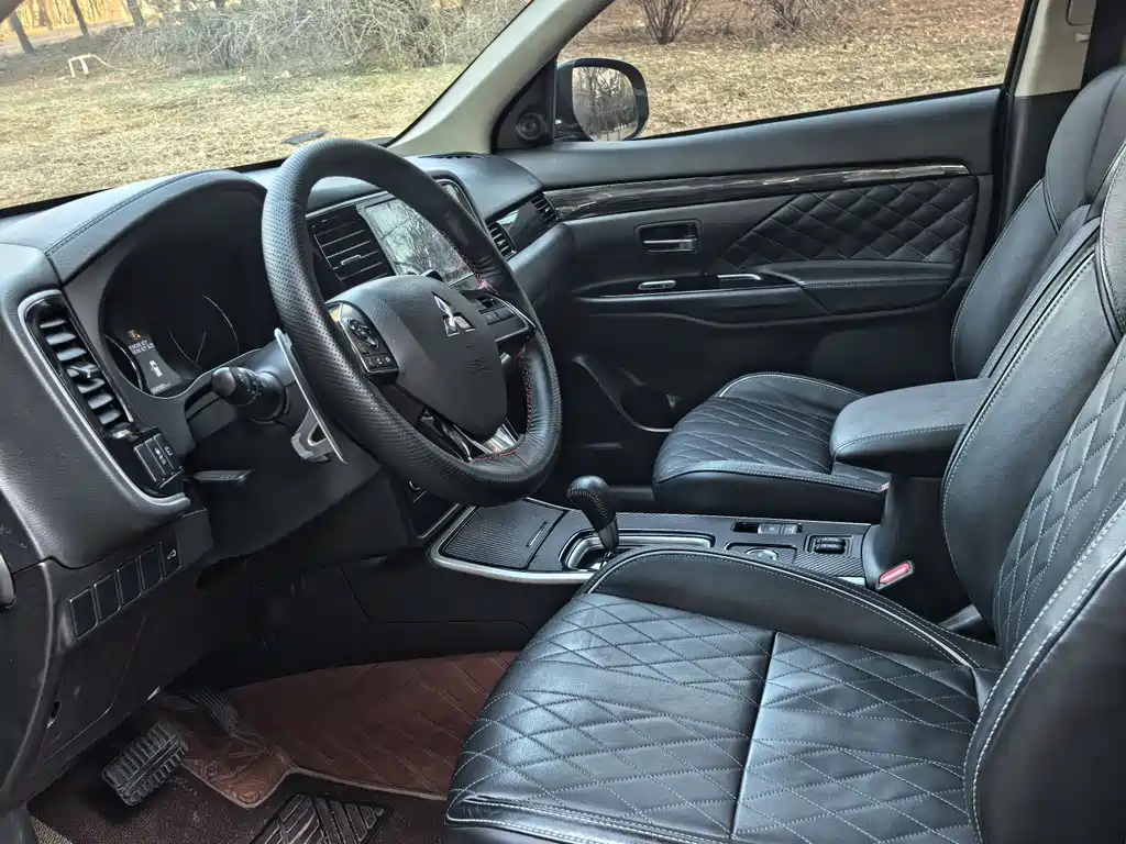 MITSUBISHI OUTLANDER