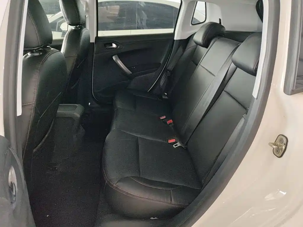 Peugeot 2008 — миниатюра 17
