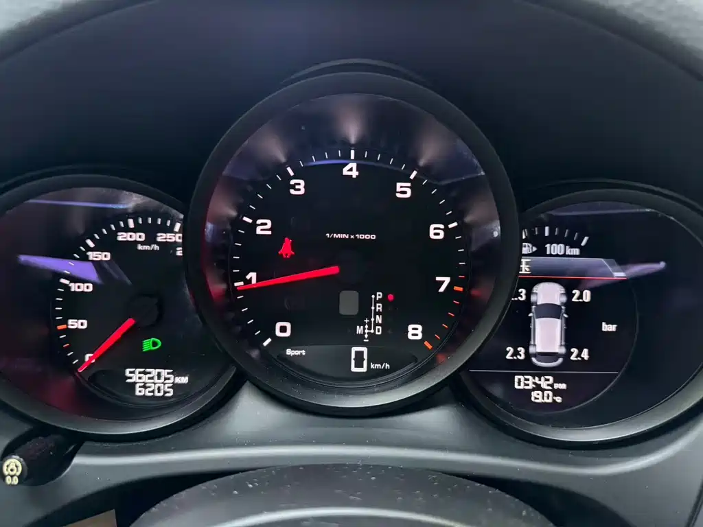 Porsche Macan — миниатюра 7