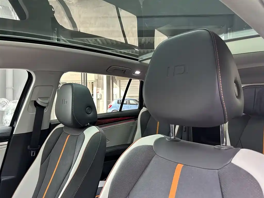 VOLKSWAGEN ID.6 CROZZ