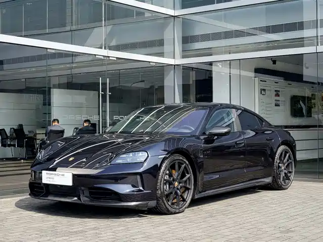 PORSCHE TAYCAN 2024