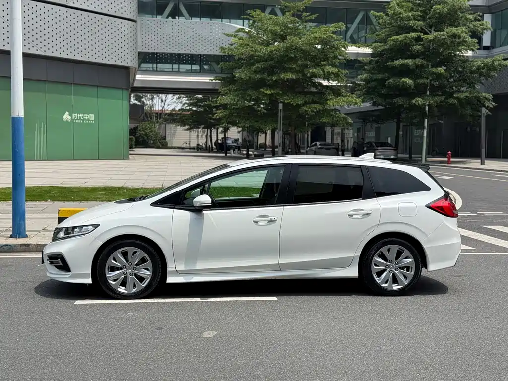 Honda Jade 2017 1.8L AT Comfort 6 мест