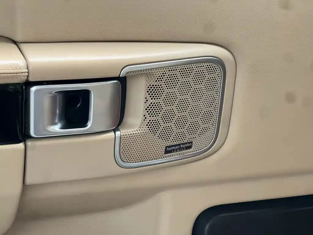 Land Rover Range Rover — миниатюра 6