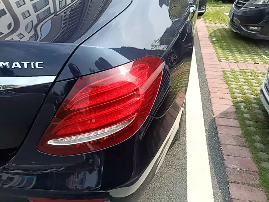 Mercedes-Benz E-Class (Import) — миниатюра 8