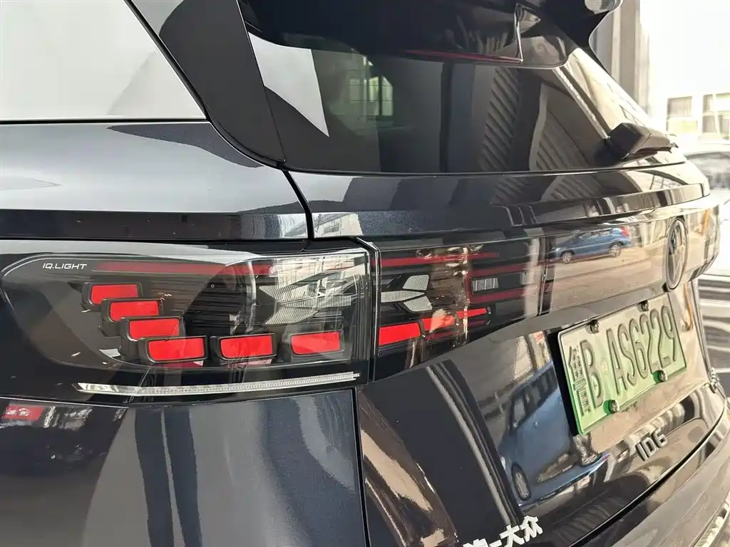 VOLKSWAGEN ID.6 CROZZ