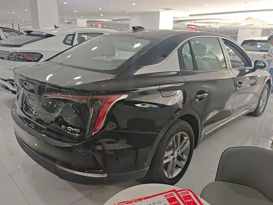 Hongqi Hongqi E-QM5 — миниатюра 3