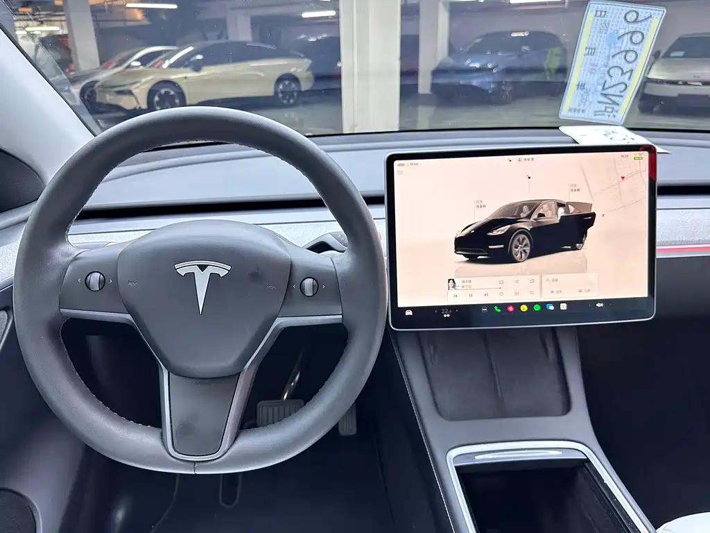 TESLA MODEL Y