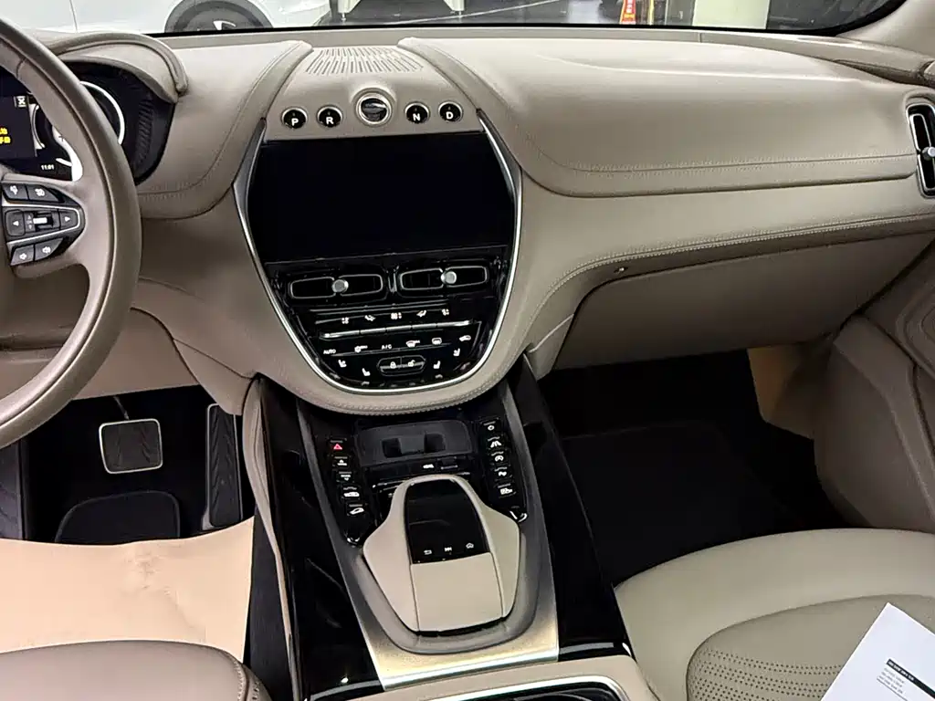 Aston Martin DBX 2024 4.0T V8