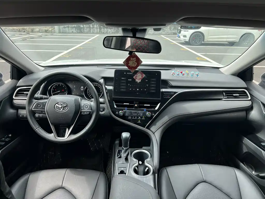 Toyota Camry — миниатюра 5