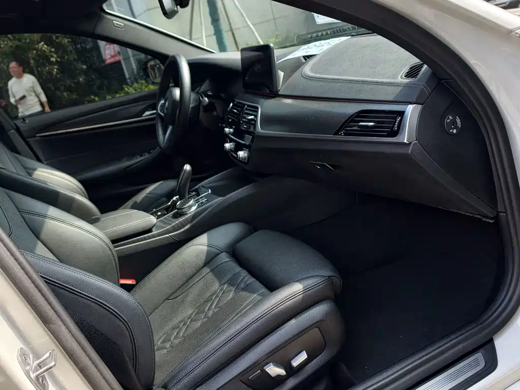 BMW 5 Series (Import) — миниатюра 13