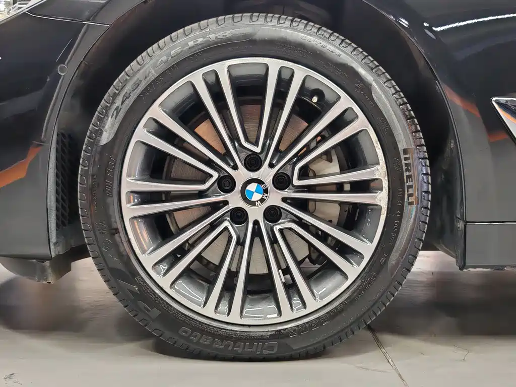 BMW 5 Series — миниатюра 6