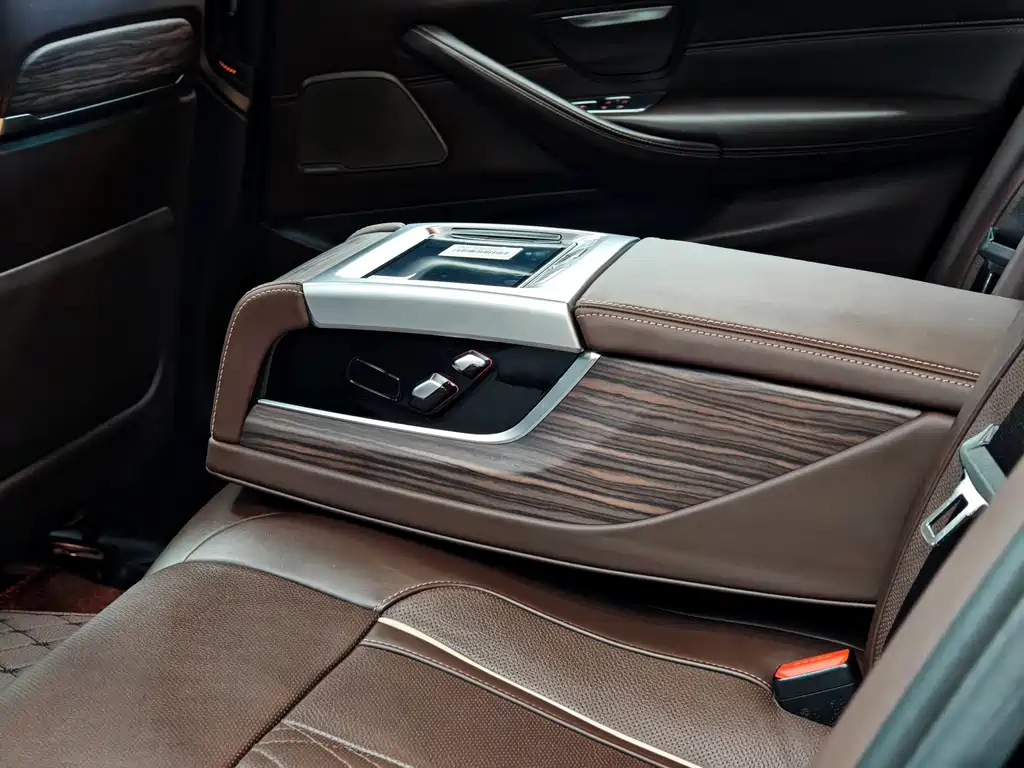 BMW 5 Series — миниатюра 40
