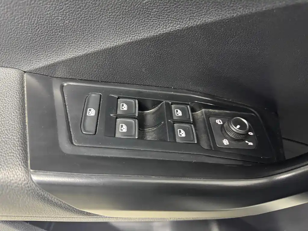 VOLKSWAGEN T ROC EXPLORING SONGS