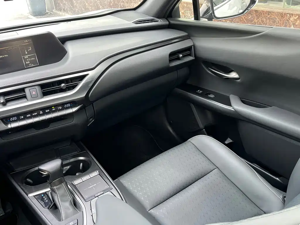 Lexus UX — миниатюра 11
