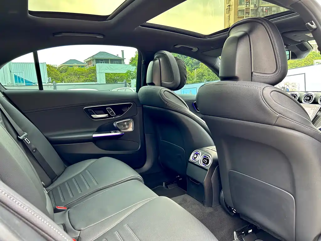 Mercedes-Benz C-Class — миниатюра 13
