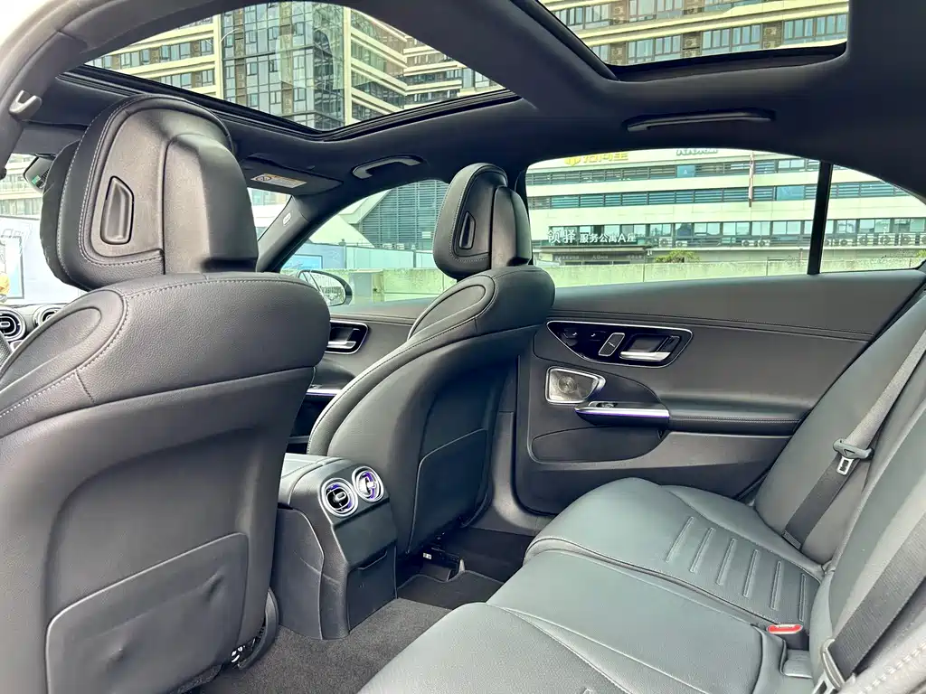 Mercedes-Benz C-Class — миниатюра 9