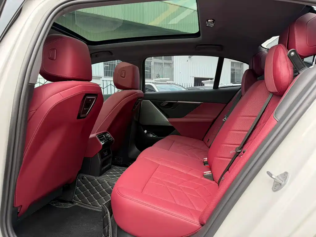 BMW 5 Series — миниатюра 6