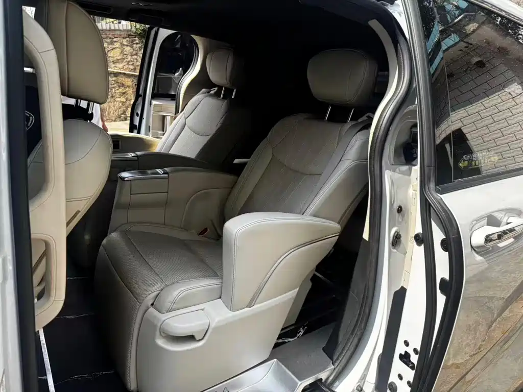 Toyota Sienna — миниатюра 8