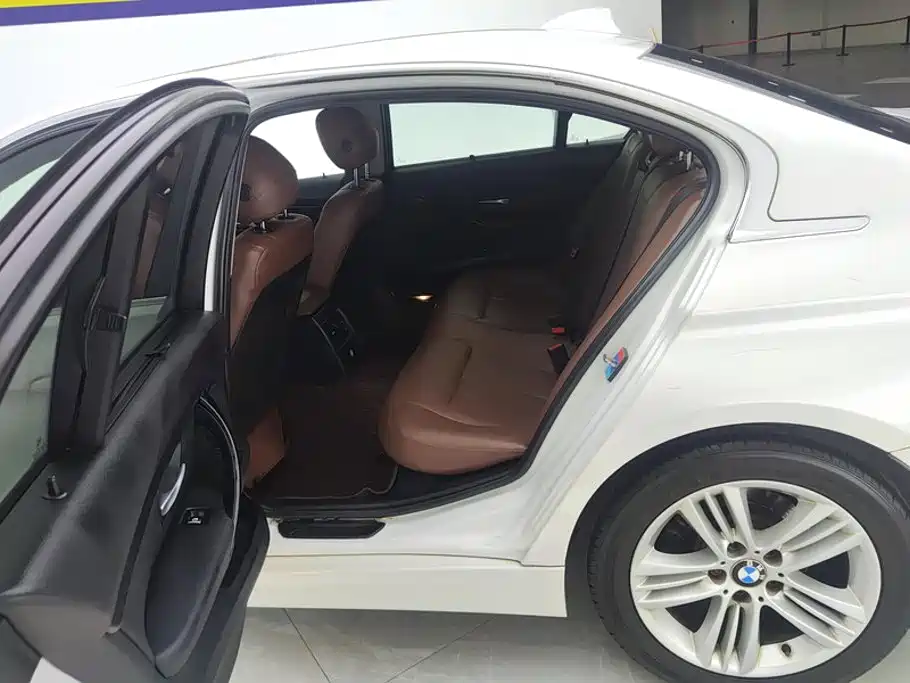 BMW 3 Series — миниатюра 11