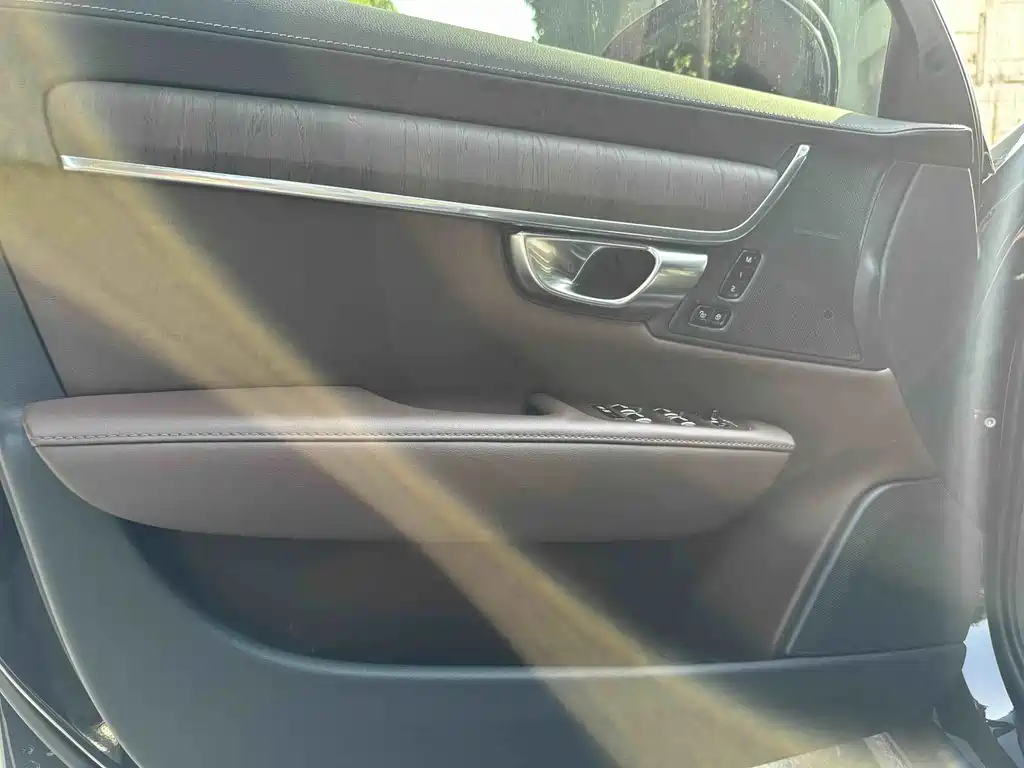 Volvo S90 — миниатюра 8