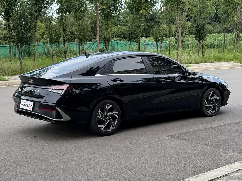 Hyundai Elantra — миниатюра 4