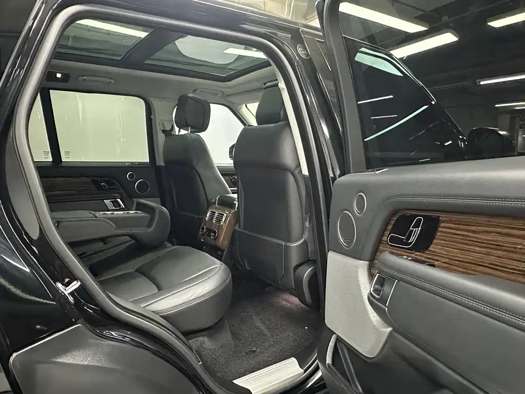 Land Rover Range Rover — миниатюра 17