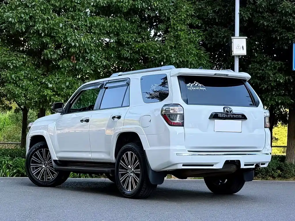 Toyota 4Runner — миниатюра 4