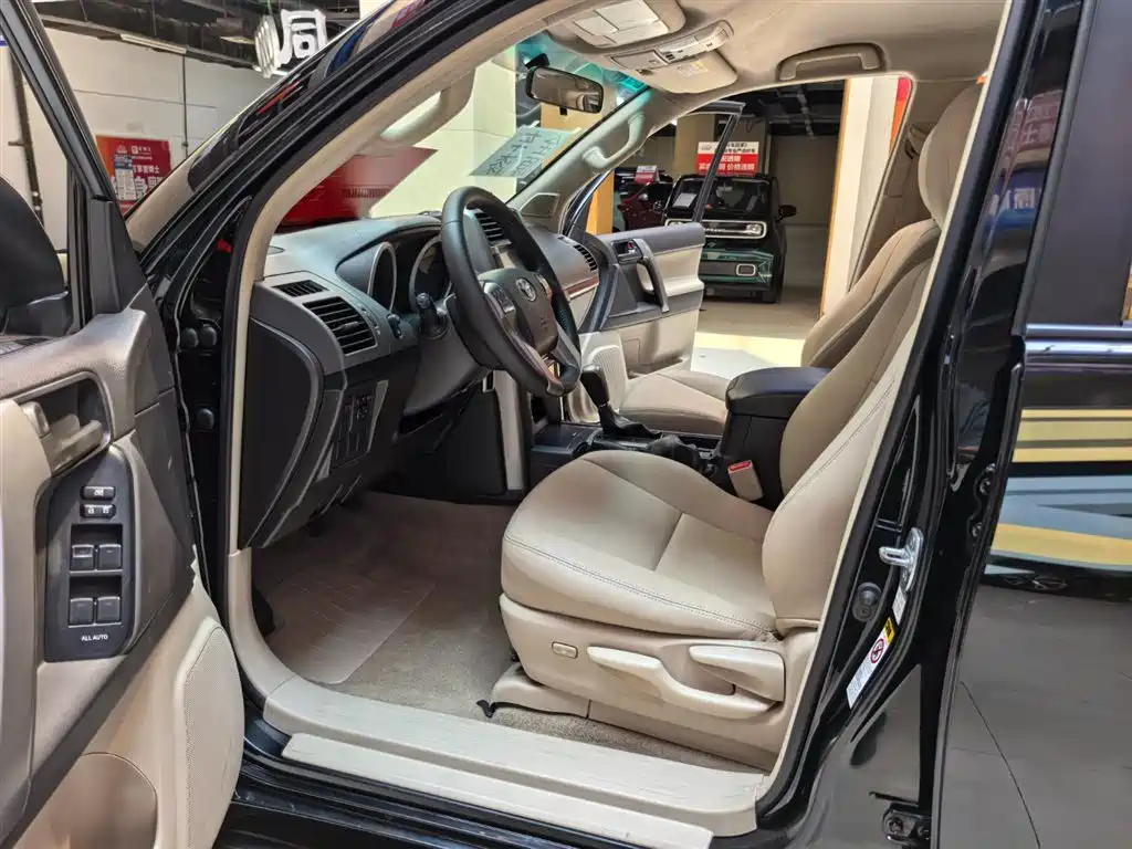 Toyota Land Cruiser Prado 2010 2.7L AT Standard