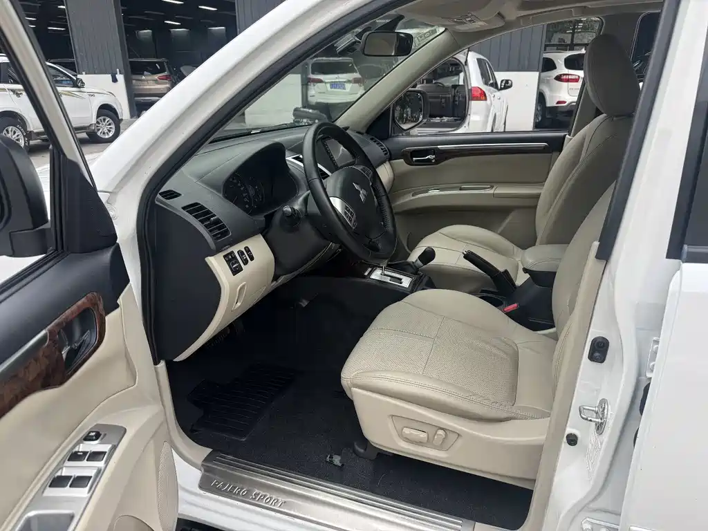 Mitsubishi Pajero Sport — миниатюра 7