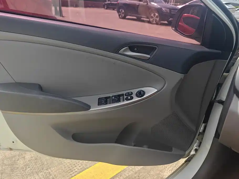 Hyundai Verna — миниатюра 7