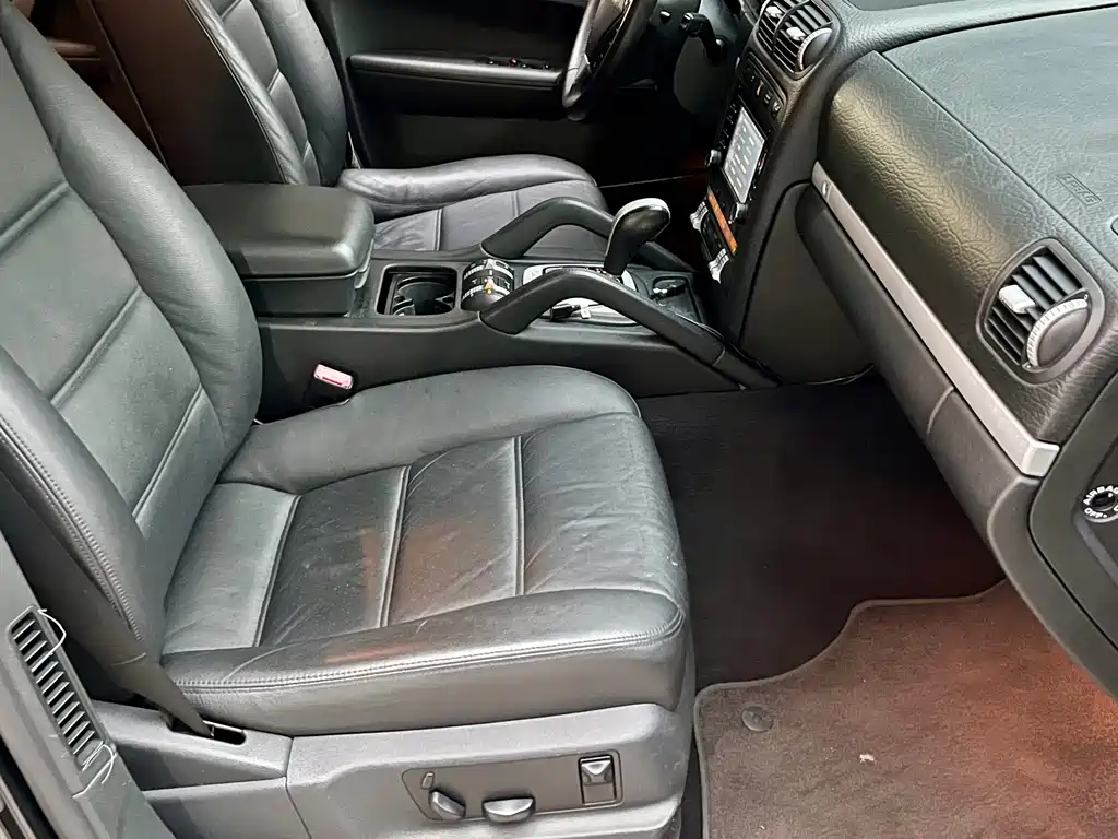 Porsche Cayenne — миниатюра 9