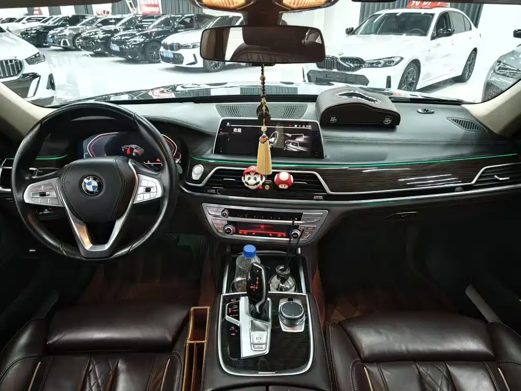 BMW 7 Series — миниатюра 7