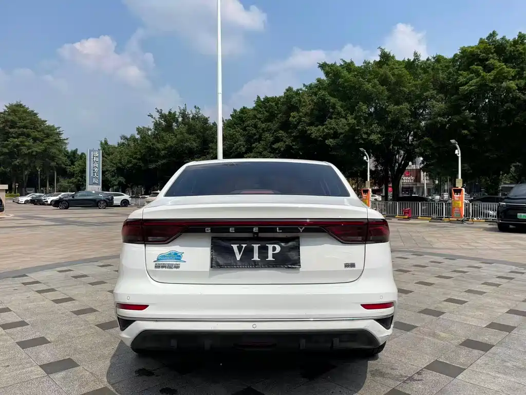 Geely Emgrand — миниатюра 6