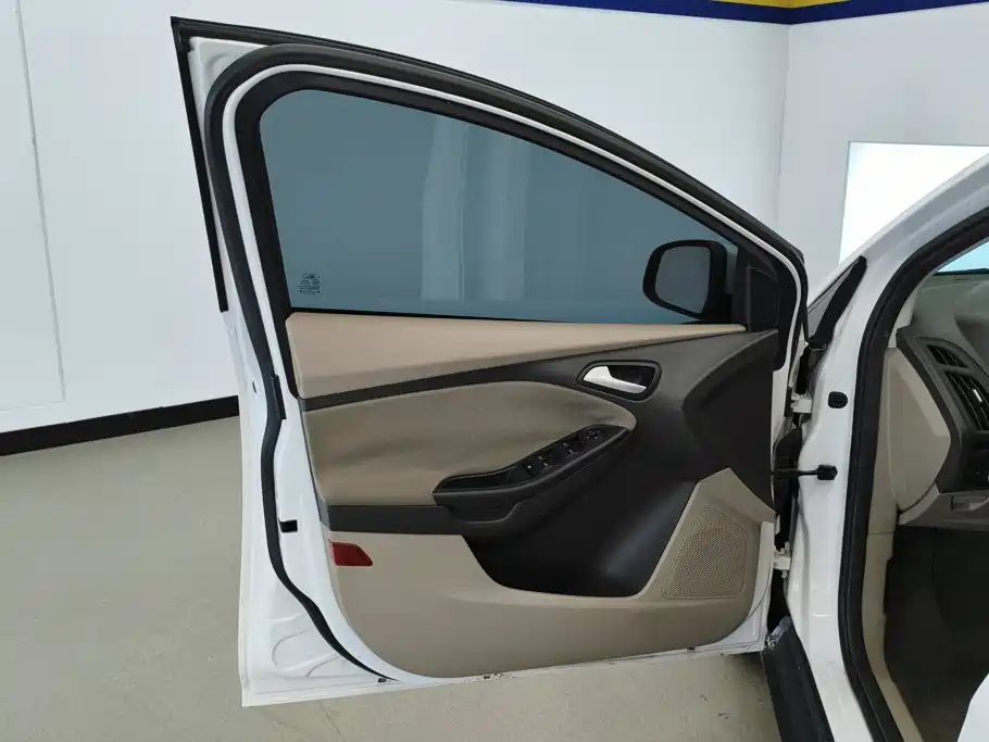 Ford Focus — миниатюра 7