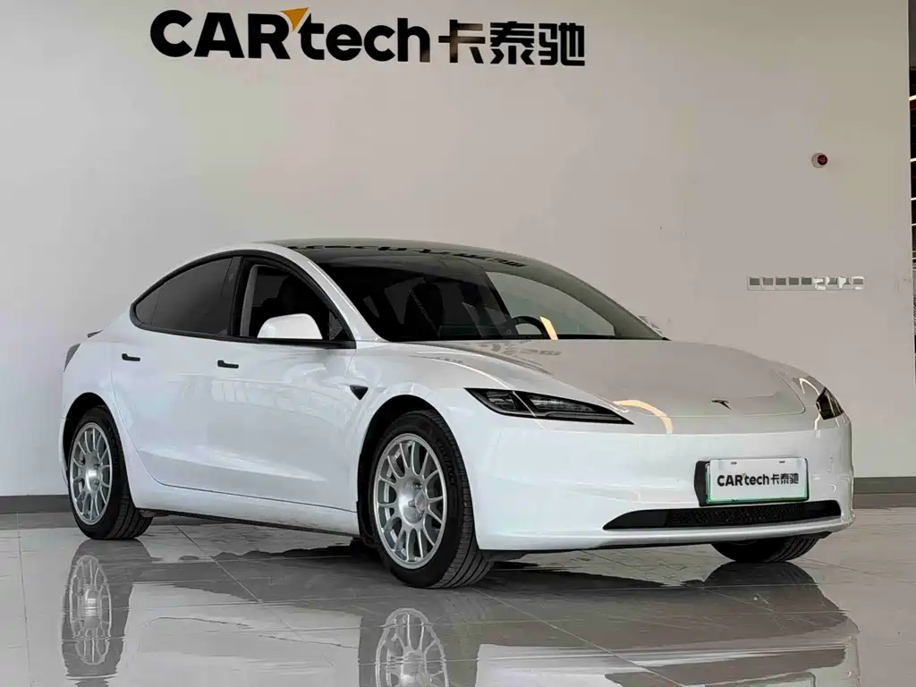 Tesla Model 3 — миниатюра 3
