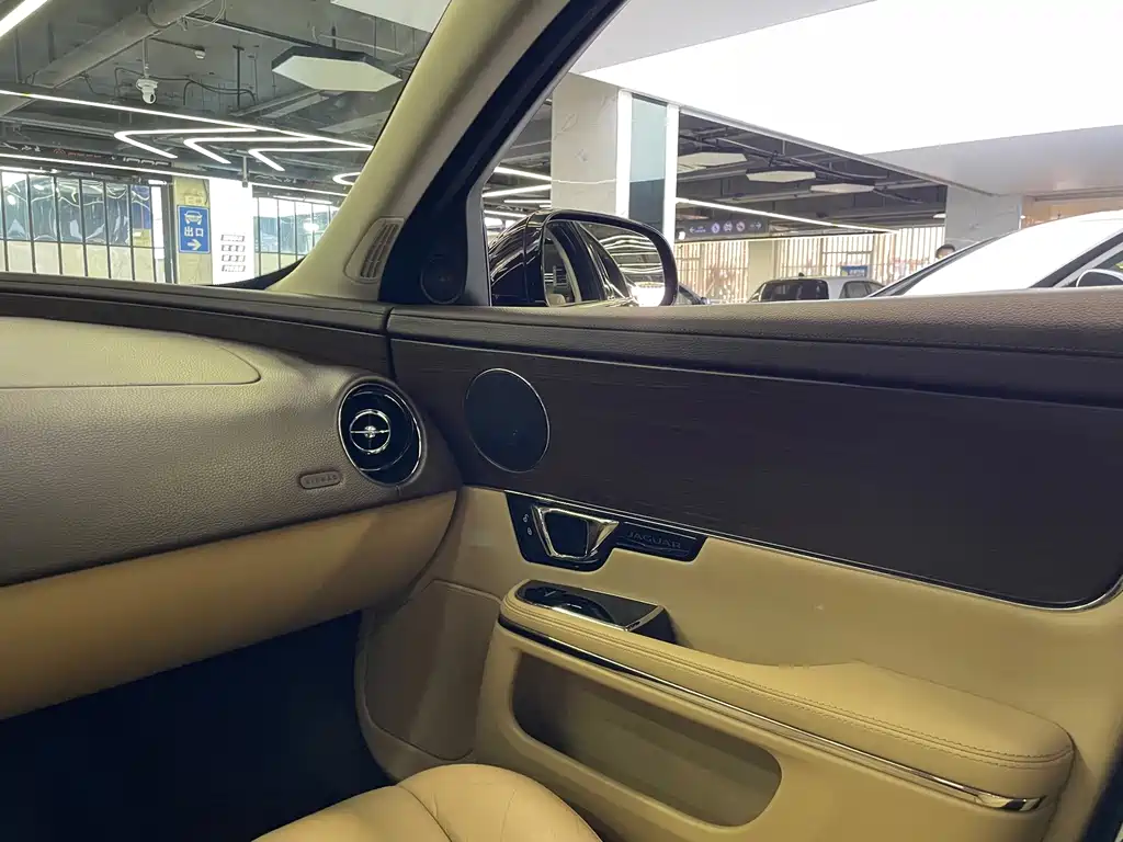 Jaguar XJ — миниатюра 40