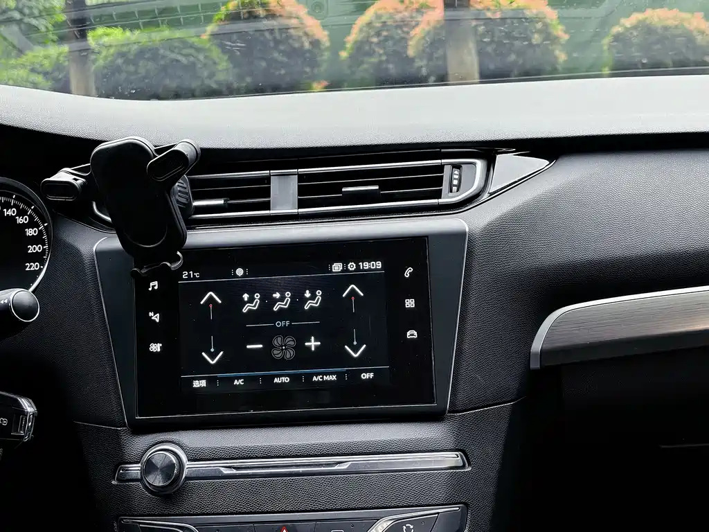 Peugeot 408 — миниатюра 18