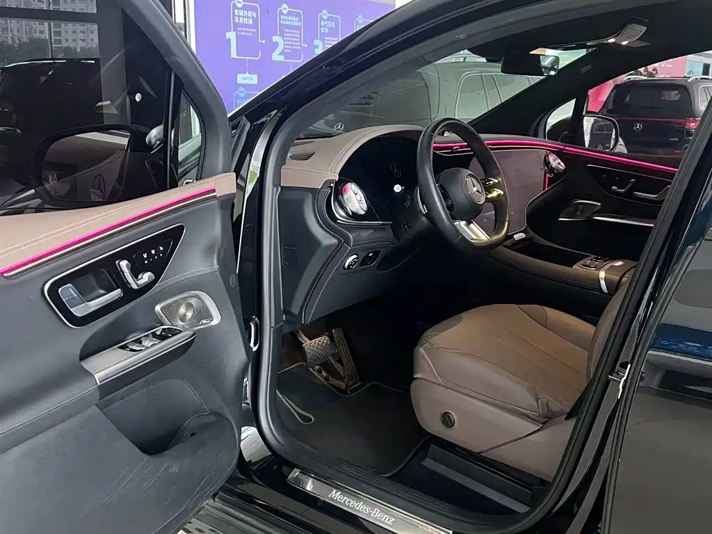 Mercedes-Benz EQE SUV — миниатюра 9