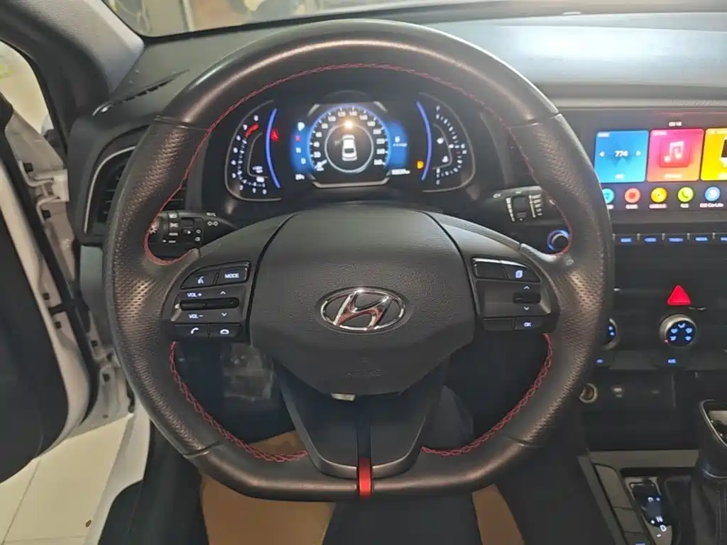 Hyundai Elantra — миниатюра 11