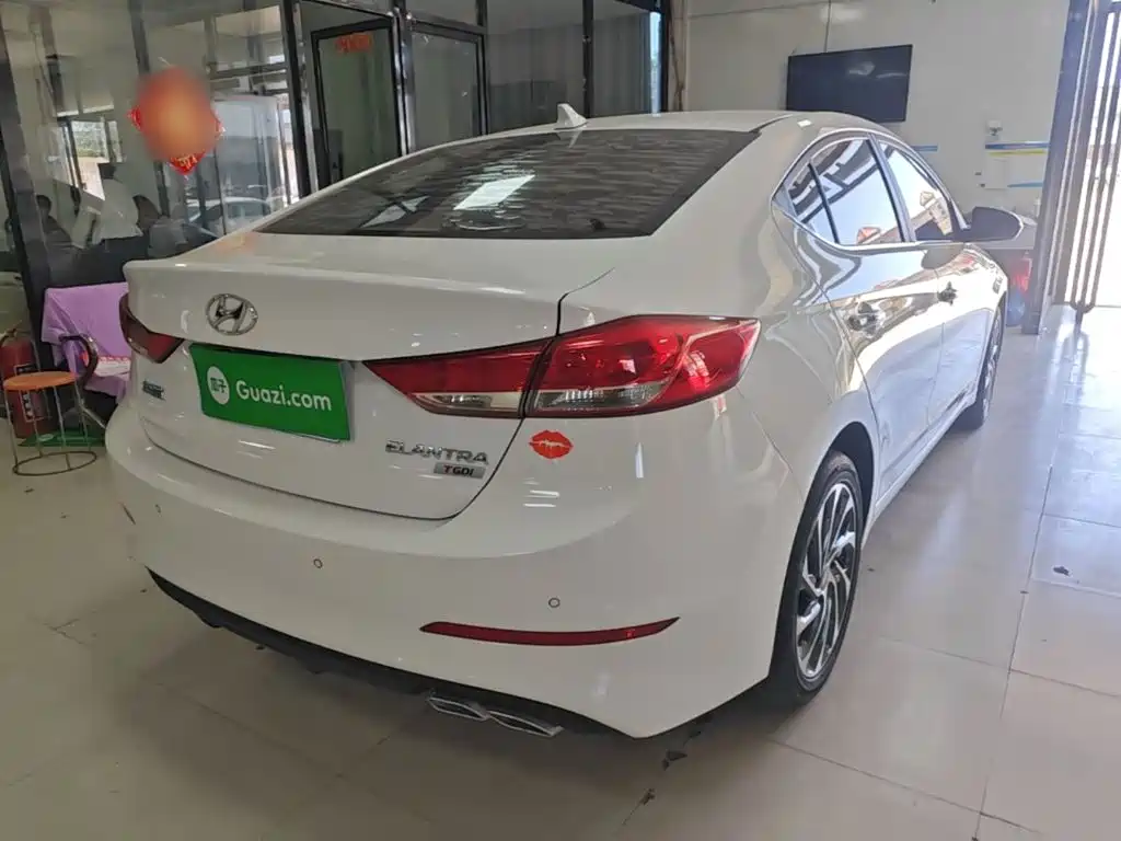 Hyundai Elantra — миниатюра 7
